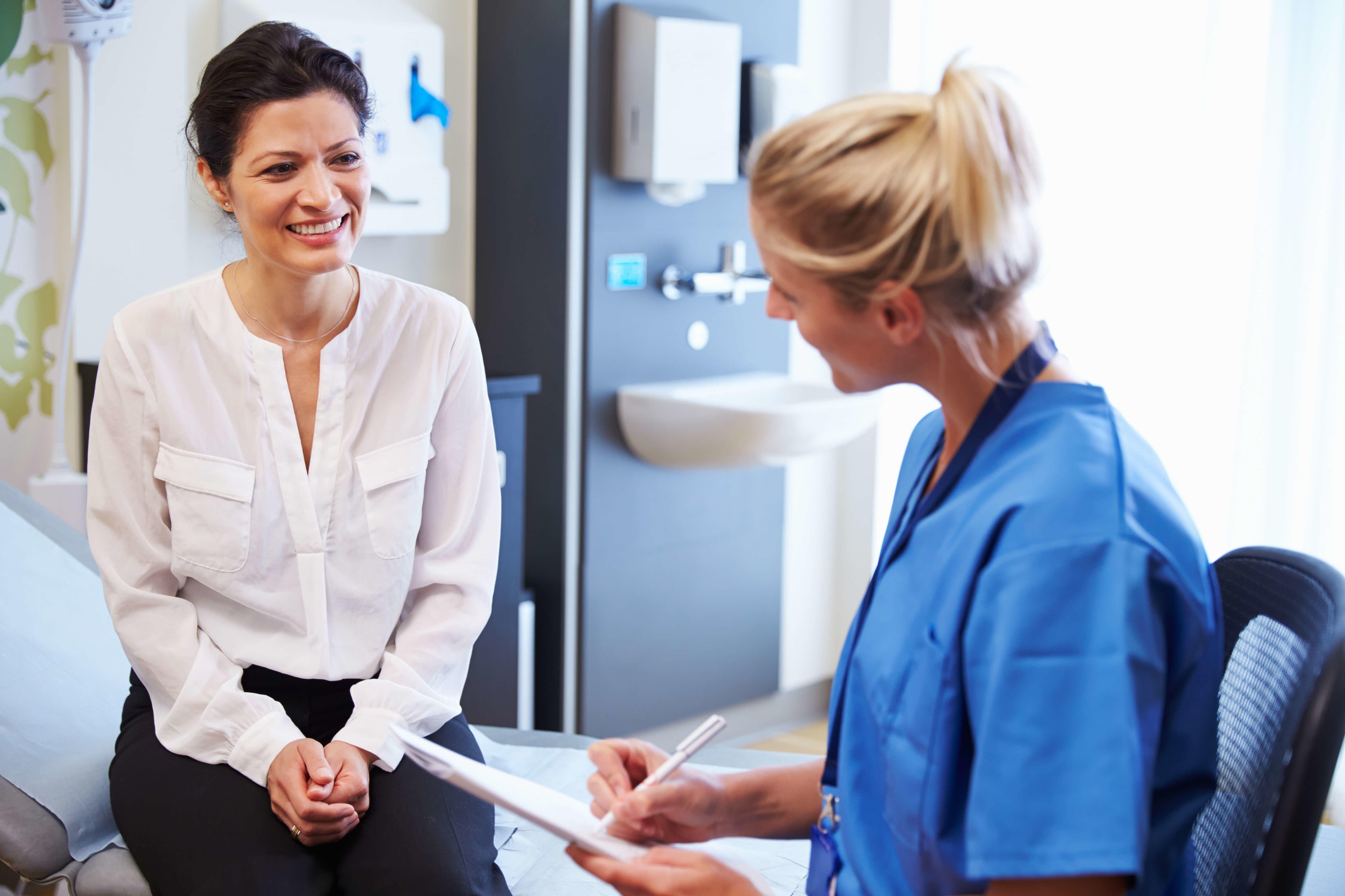 doctor_with_patient_2